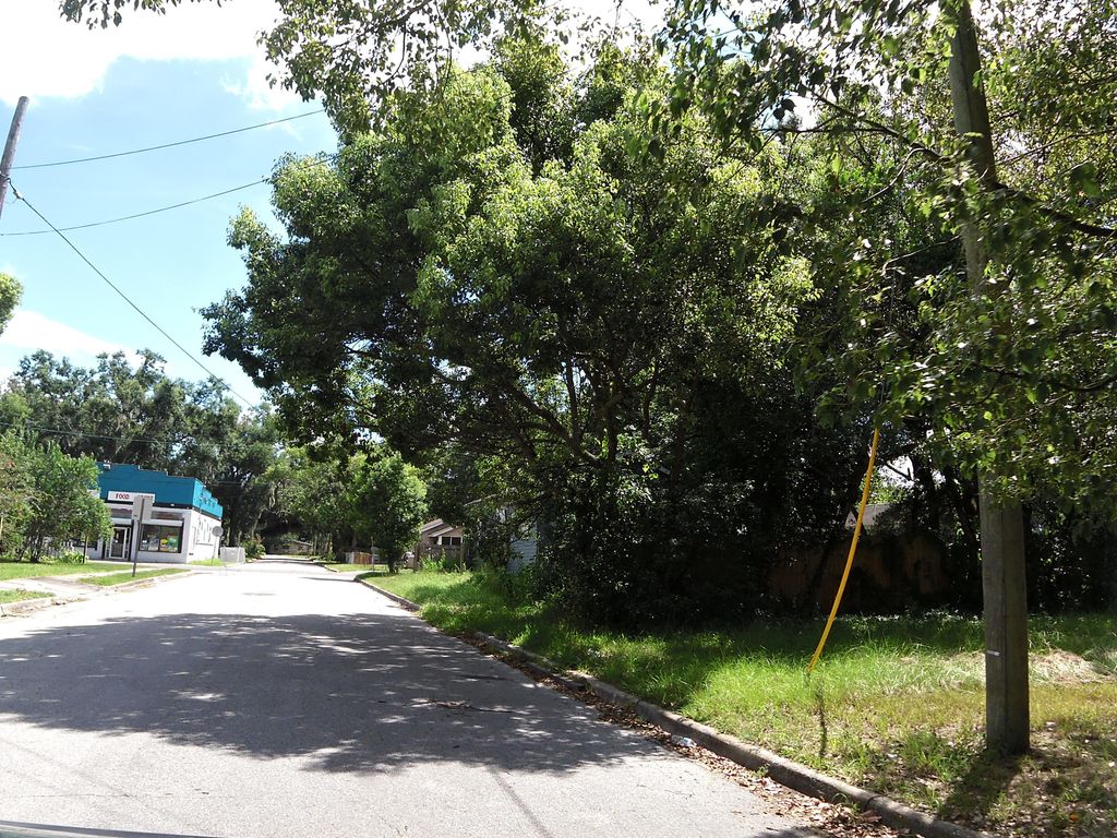 Street-level photo near 581 E 64 ST