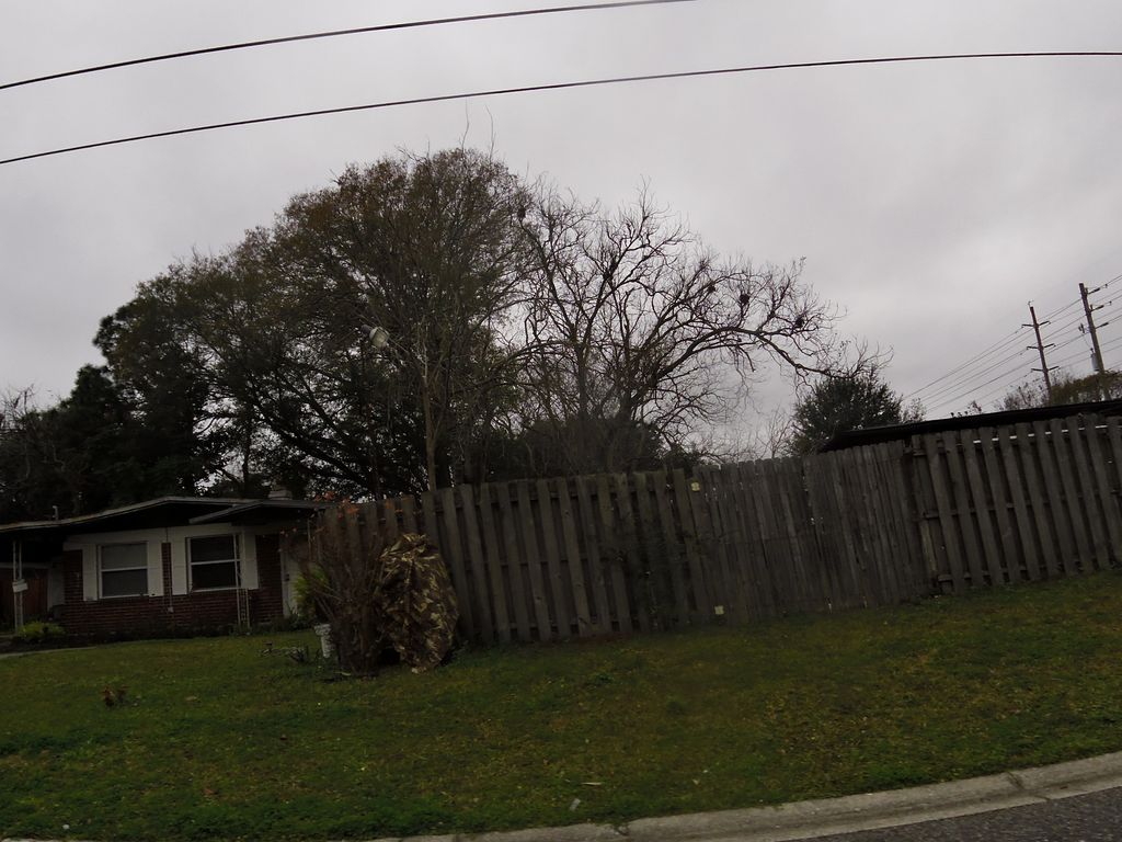 Street-level photo near 2519 W 25TH ST