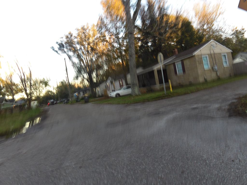 Street-level photo near 2818 E CHEROKEE CIR