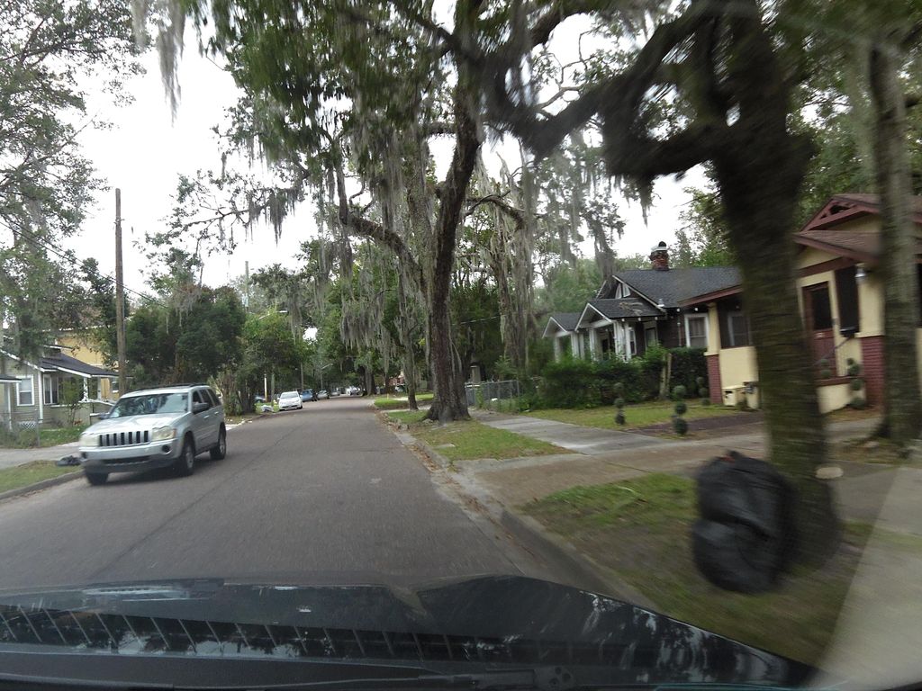 Street-level photo near 541 LINWOOD AVE