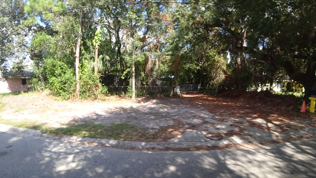 Street-level photo near 702 28TH STREET CIR E