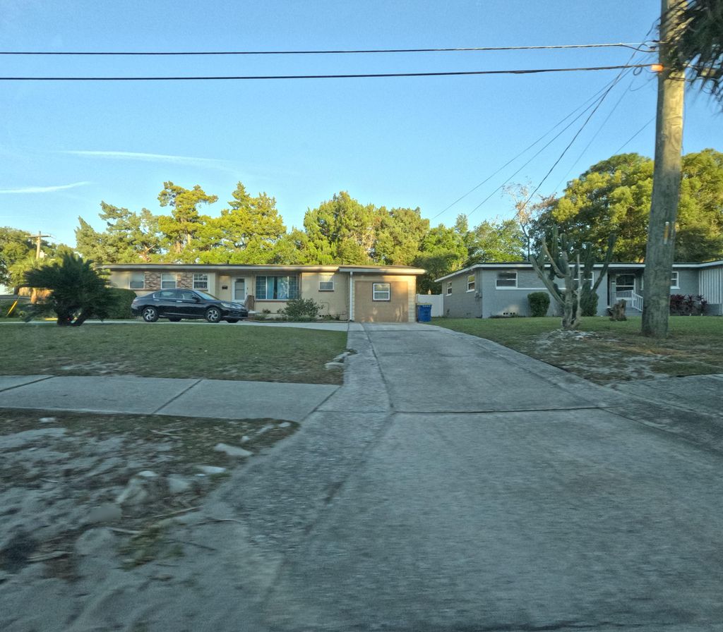Street-level photo near 3018 CESERY BLVD