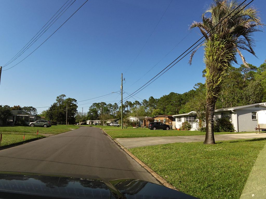 Street-level photo near 2505 HIRSCH AVE