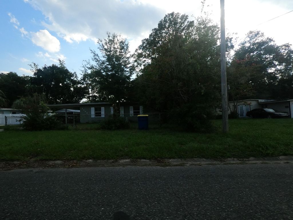 Street-level photo near 1466 GRIFLET RD