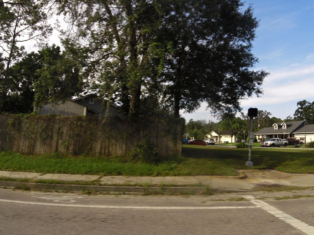 Street-level photo near 12253 COUNTRY WALK LN