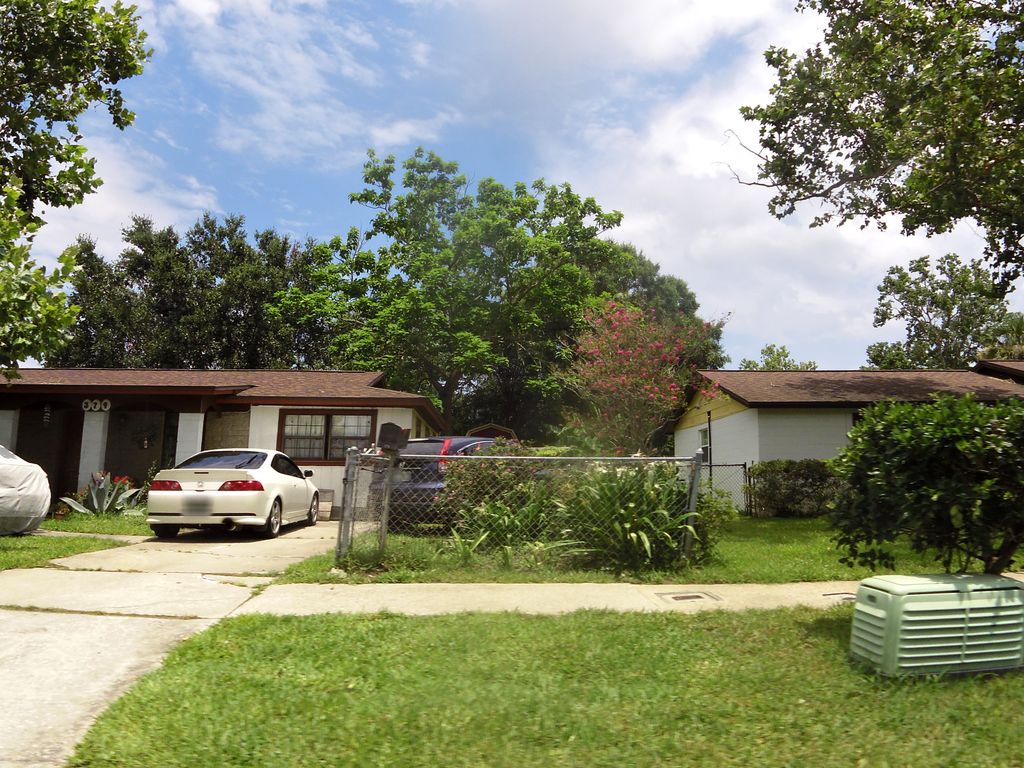 Street-level photo near 385 ROYAL PALMS DR