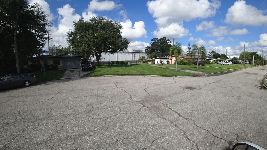 Street-level photo near 17TH AVE E