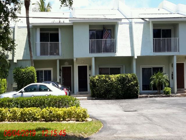 2-bed single family at 2115 NE 44 STREET, Lighthouse Point FL — foreclosure auction