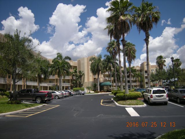 2-bed single family at 7739 SOUTHAMPTON TERRACE #311, Tamarac FL — foreclosure auction