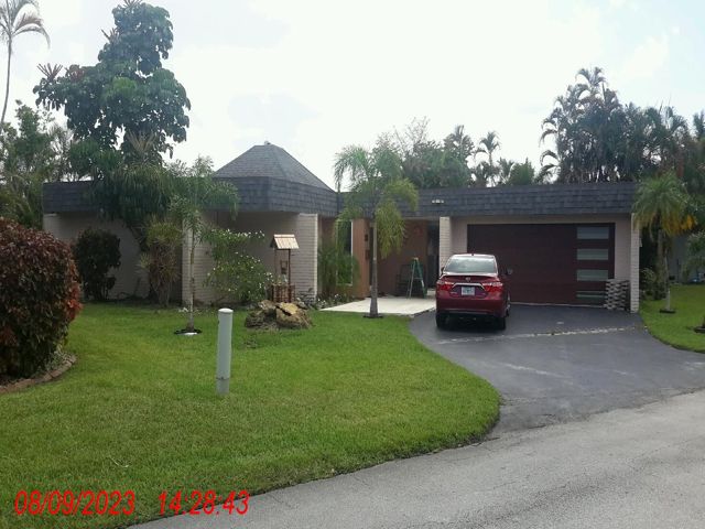 4-bed single family at 6104 ROYAL POINCIANA LANE, Tamarac FL — foreclosure auction