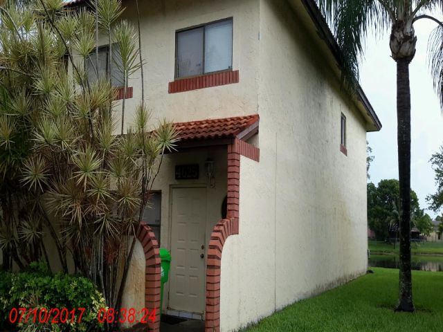 3-bed single family at 4625 NW 90 AVENUE, Sunrise FL — foreclosure auction