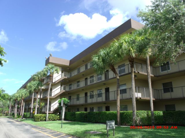 1-bed single family at 3121 NW 47 TERRACE #210, Lauderdale Lakes FL — foreclosure auction