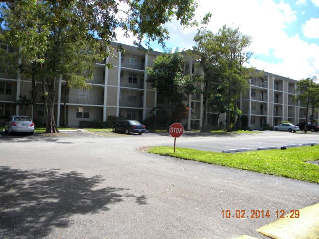2-bed single family at 2900 NW 48 TERRACE #213, Lauderdale Lakes FL — foreclosure auction