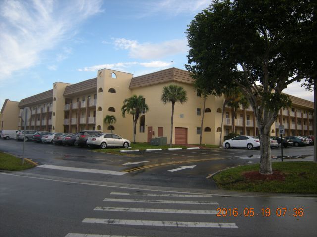 2-bed single family at 8350 SUNRISE LAKES BOULEVARD #302, Sunrise FL — foreclosure auction