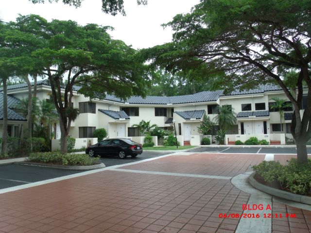 2-bed single family at 8082 NW 15 MANOR, Plantation FL — foreclosure auction
