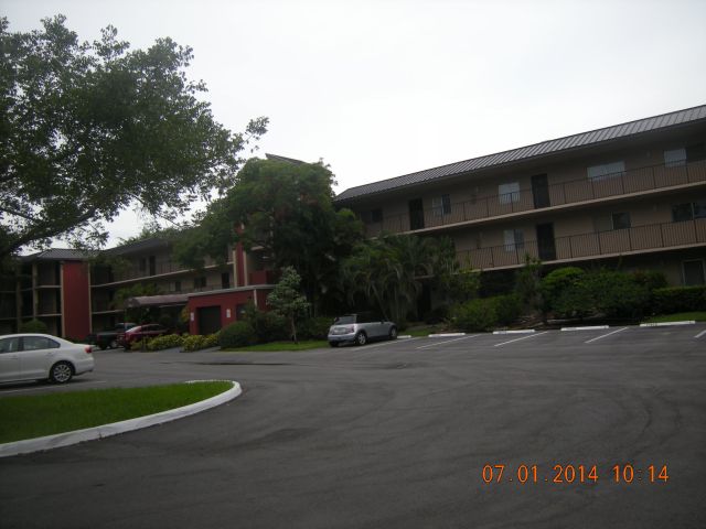 2-bed single family at 2202 S CYPRESS BEND DRIVE #105, Pompano Beach FL — foreclosure auction