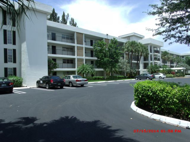 2-bed single family at 3051 S PALM AIRE DRIVE #308, Pompano Beach FL — foreclosure auction