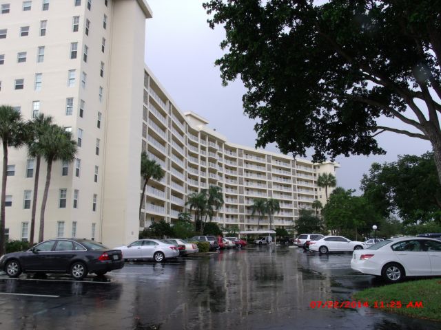 3-bed single family at 3095 N COURSE DRIVE #204, Pompano Beach FL — foreclosure auction