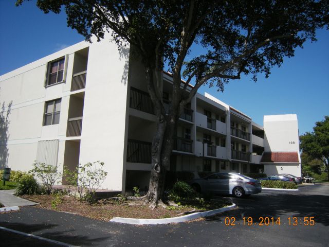 2-bed single family at 109 LAKE EMERALD DRIVE #304, Oakland Park FL — foreclosure auction