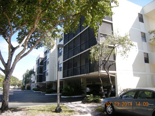 2-bed single family at 106 LAKE EMERALD DRIVE #315, Oakland Park FL — foreclosure auction