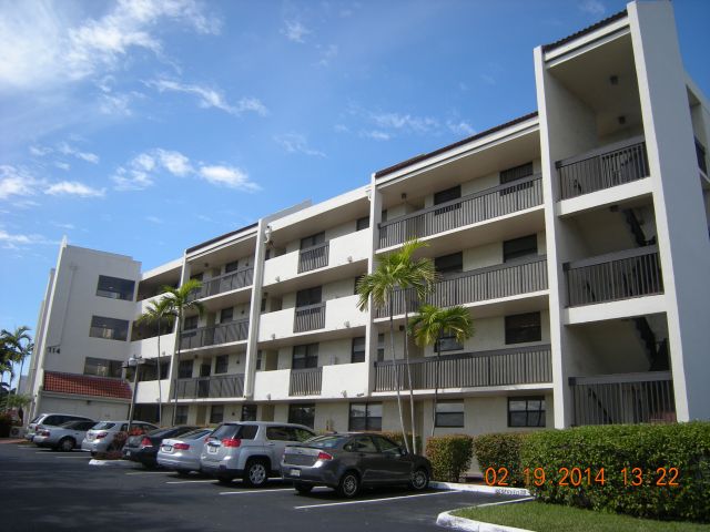 113 LAKE EMERALD DRIVE #305, OAKLAND PARK FL
