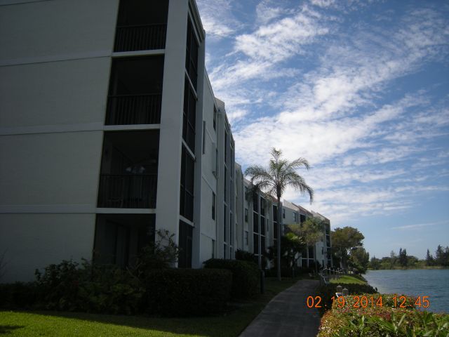 2-bed single family at 117 LAKE EMERALD DRIVE #304, Oakland Park FL — foreclosure auction