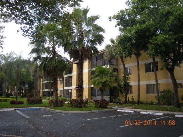 3-bed single family at 3013 N OAKLAND FOREST DRIVE #205, Oakland Park FL — foreclosure auction