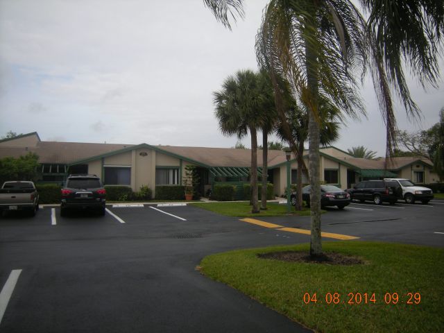 2-bed single family at 460 LAKEVIEW DRIVE #3, Weston FL — foreclosure auction