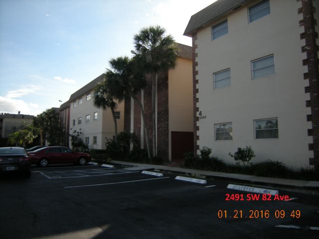 2-bed single family at 2495 SW 82 AVENUE #101, Davie FL — foreclosure auction