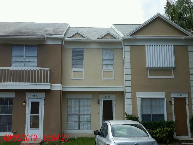 2-bed single family at 2936 EDGEHILL LANE, Hollywood FL — foreclosure auction