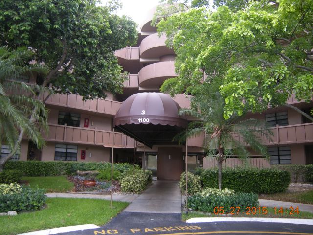 2-bed single family at 1100 COLONY POINT CIRCLE #121, Pembroke Pines FL — foreclosure auction