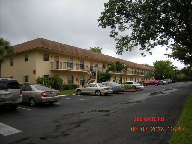 2-bed single family at 250 GATE ROAD #261, Hollywood FL — foreclosure auction