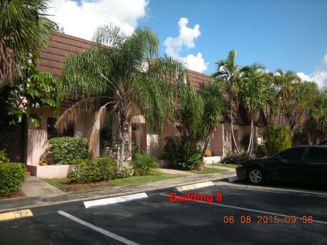 3-bed single family at 1570 NW 89 TERRACE #1570, Pembroke Pines FL — foreclosure auction