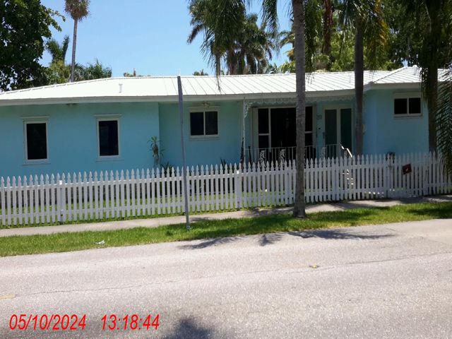 3-bed single family at 201 N 13 AVENUE, Hollywood FL — foreclosure auction