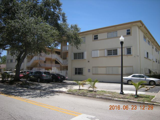2-bed single family at 1958 MONROE STREET #303, Hollywood FL — foreclosure auction