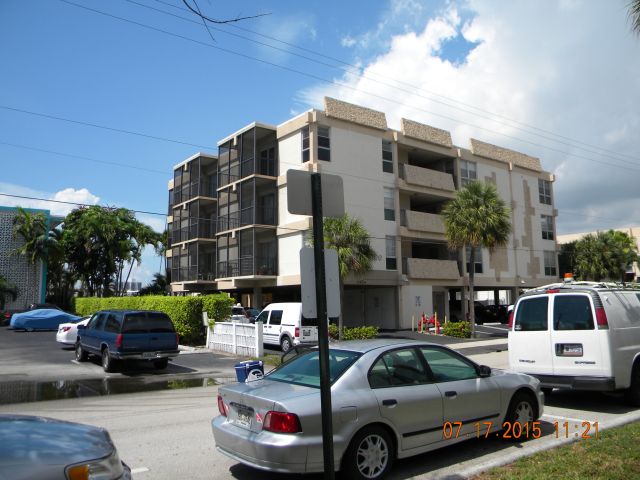 2-bed single family at 2420 DIANA DRIVE #306, Hallandale Beach FL — foreclosure auction