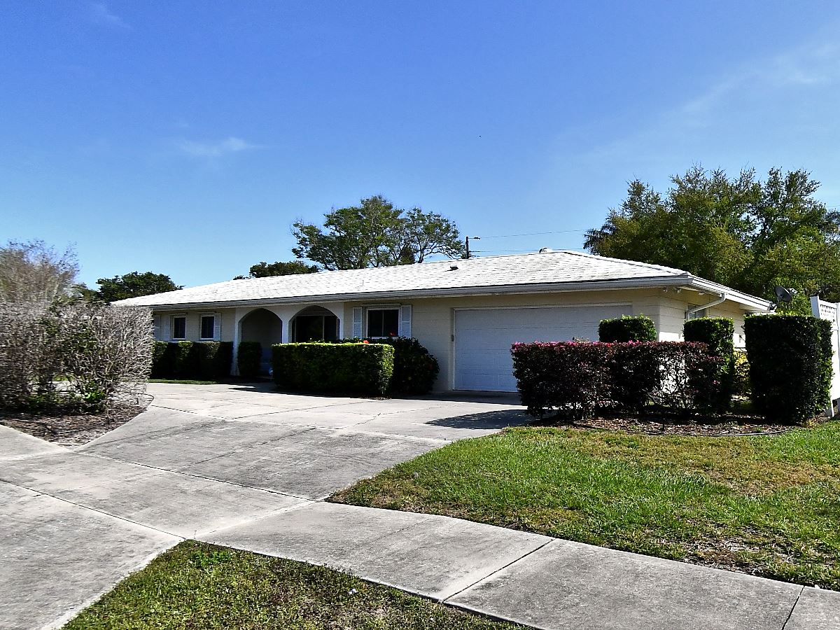 3-bed single family at 2630 WEBBER ST, Sarasota County FL — foreclosure auction