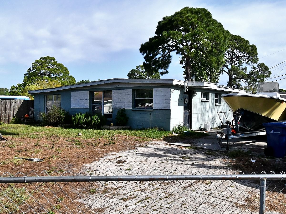3-bed single family at 3765 TARO PL, Sarasota County FL — foreclosure auction