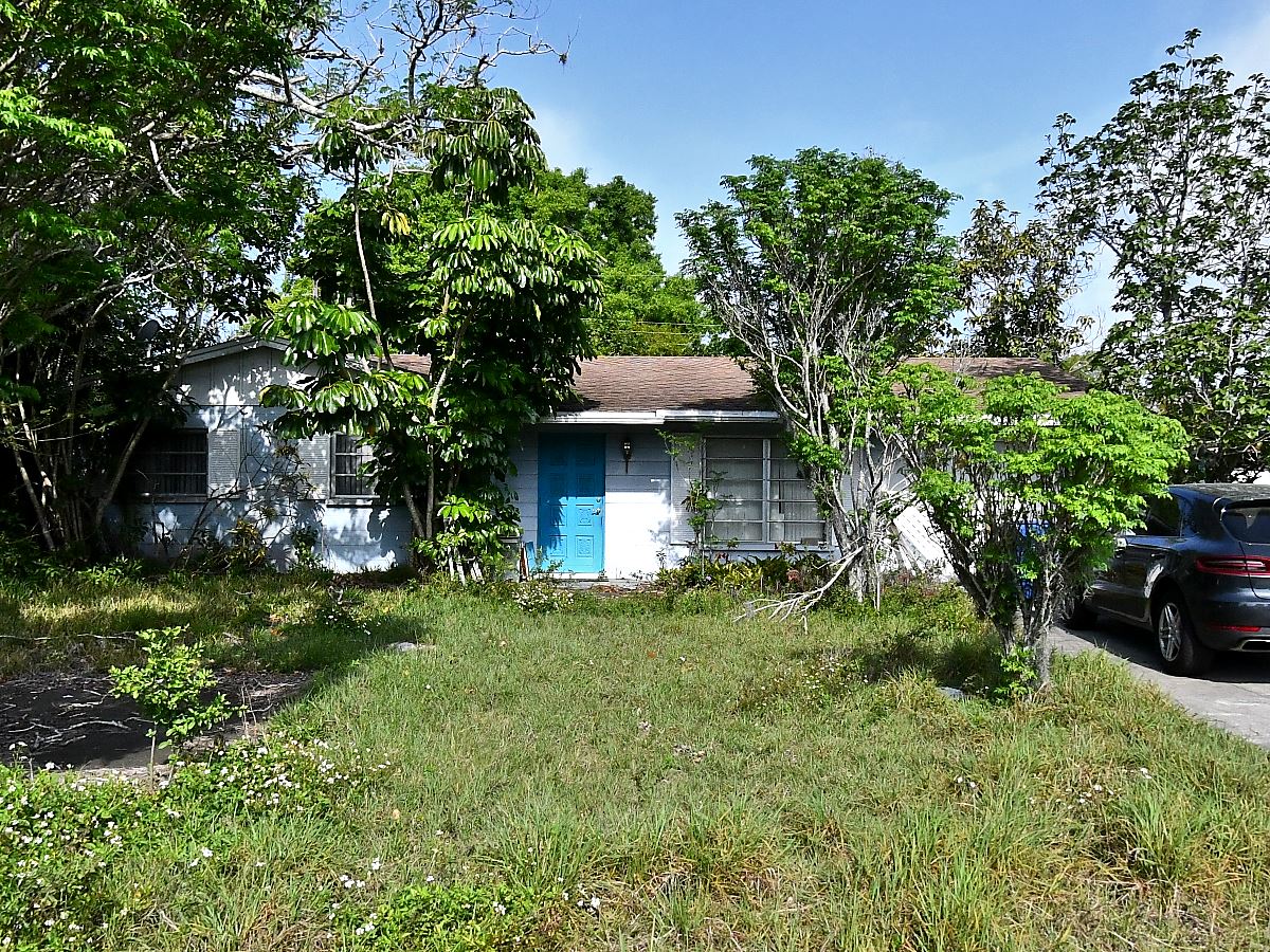 3-bed single family at 3724 LALANI BLVD, Sarasota County FL — foreclosure auction