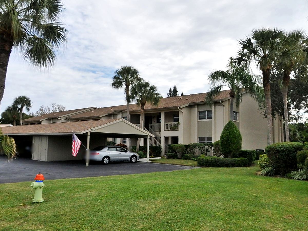 2-bed single family at 7133 WOOD CREEK DR 101, Sarasota County FL — foreclosure auction