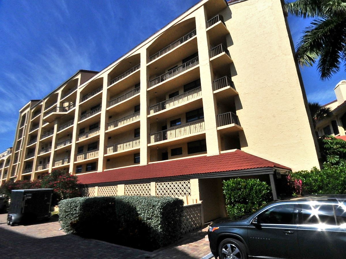 2-bed single family at 8750 MIDNIGHT PASS RD 306 BLD, Sarasota County FL — foreclosure auction