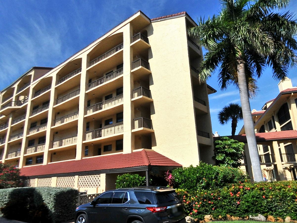 2-bed single family at 8750 MIDNIGHT PASS RD 501 BLD, Sarasota County FL — foreclosure auction