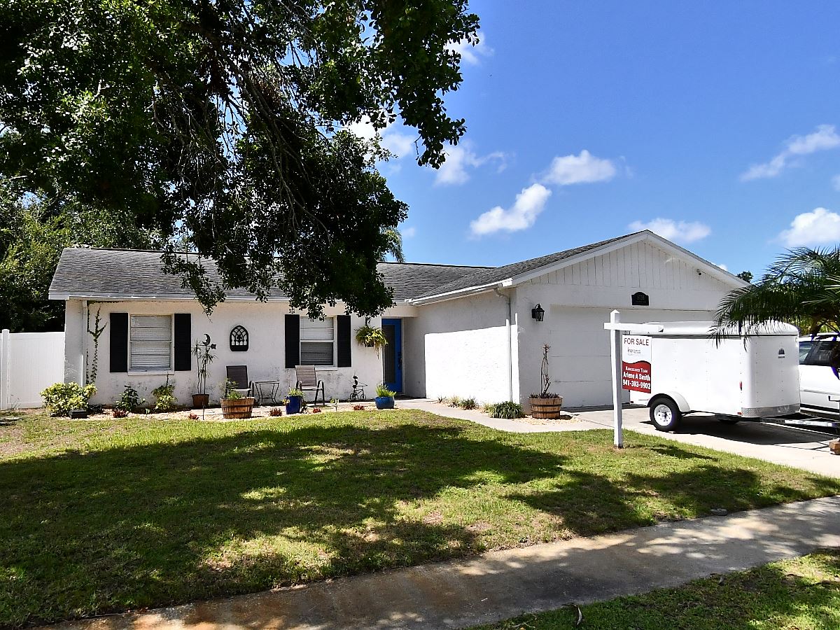 4-bed single family at 6738 BRENTFORD RD, Sarasota County FL — foreclosure auction