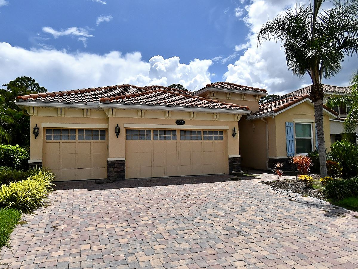 4-bed single family at 5790 ROCK DOVE DR, Sarasota County FL — foreclosure auction