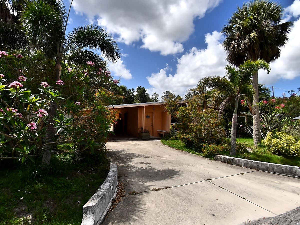 Single family at 602 BONITO AVE, Sarasota County FL — foreclosure auction