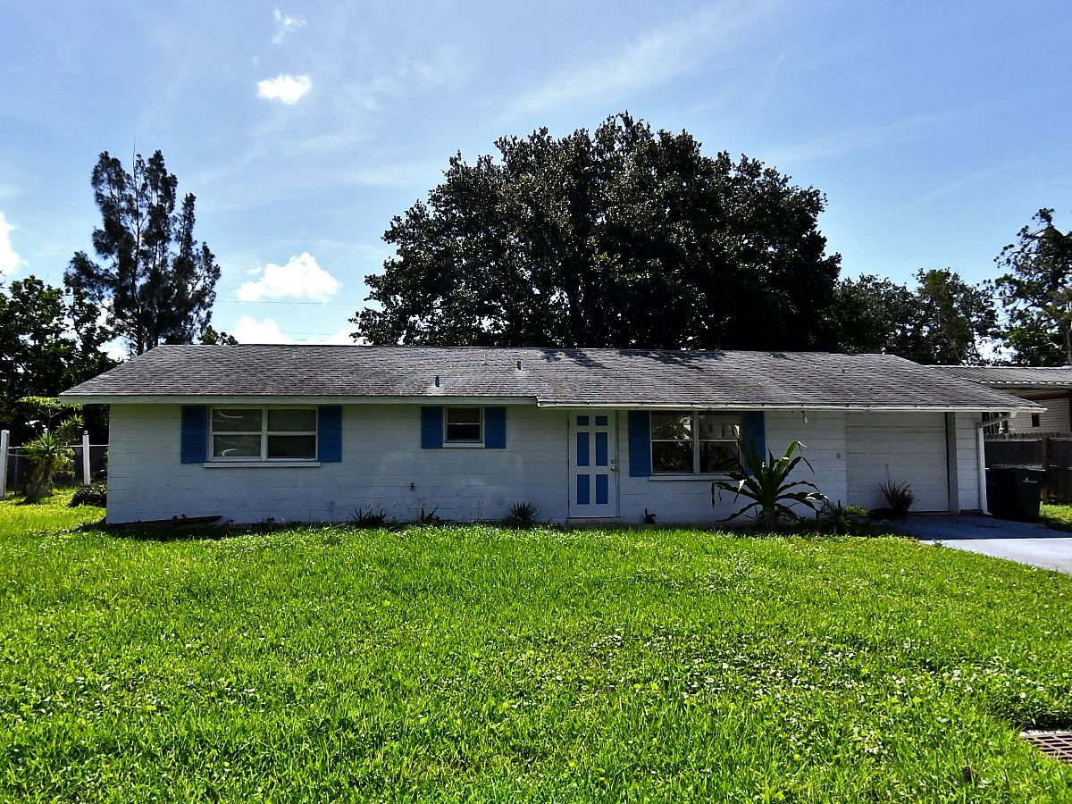 Single family at 408 PINEWOOD AVE, Sarasota County FL — foreclosure auction
