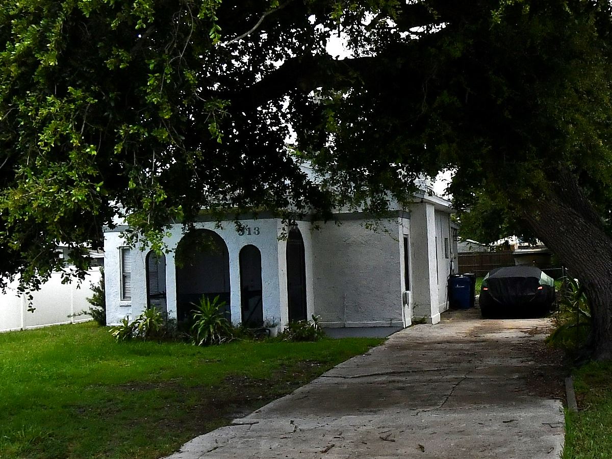 2-bed single family at 913 GROVELAND AVE, Sarasota County FL — foreclosure auction