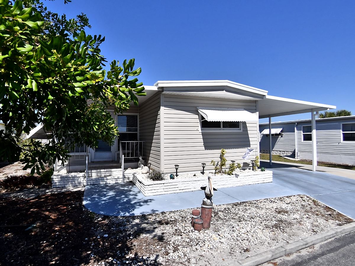 2-bed single family at 724 LOCARNO DR, Sarasota County FL — foreclosure auction