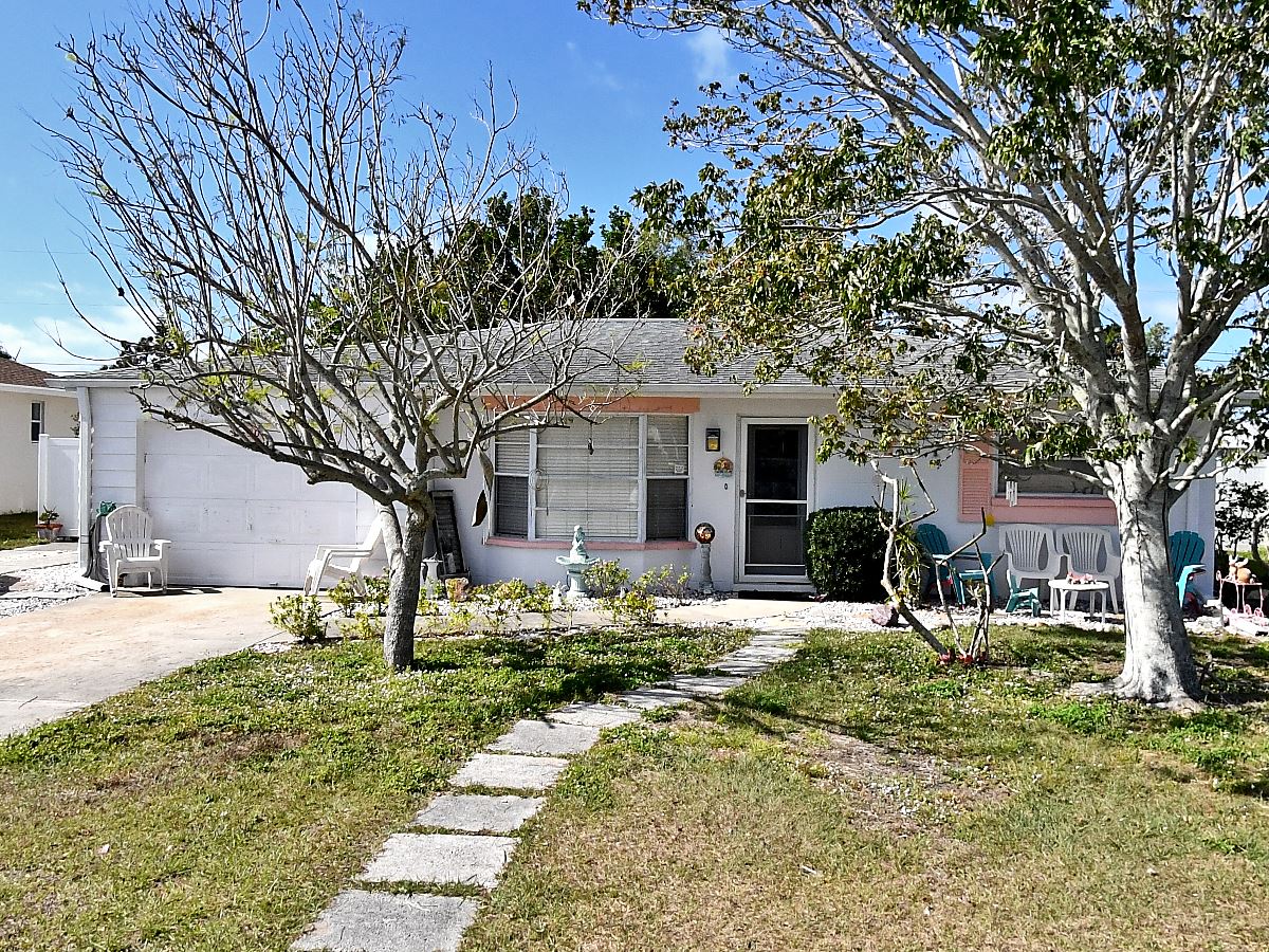 2-bed single family at 2230 SANDLEWOOD DR, Sarasota County FL — foreclosure auction