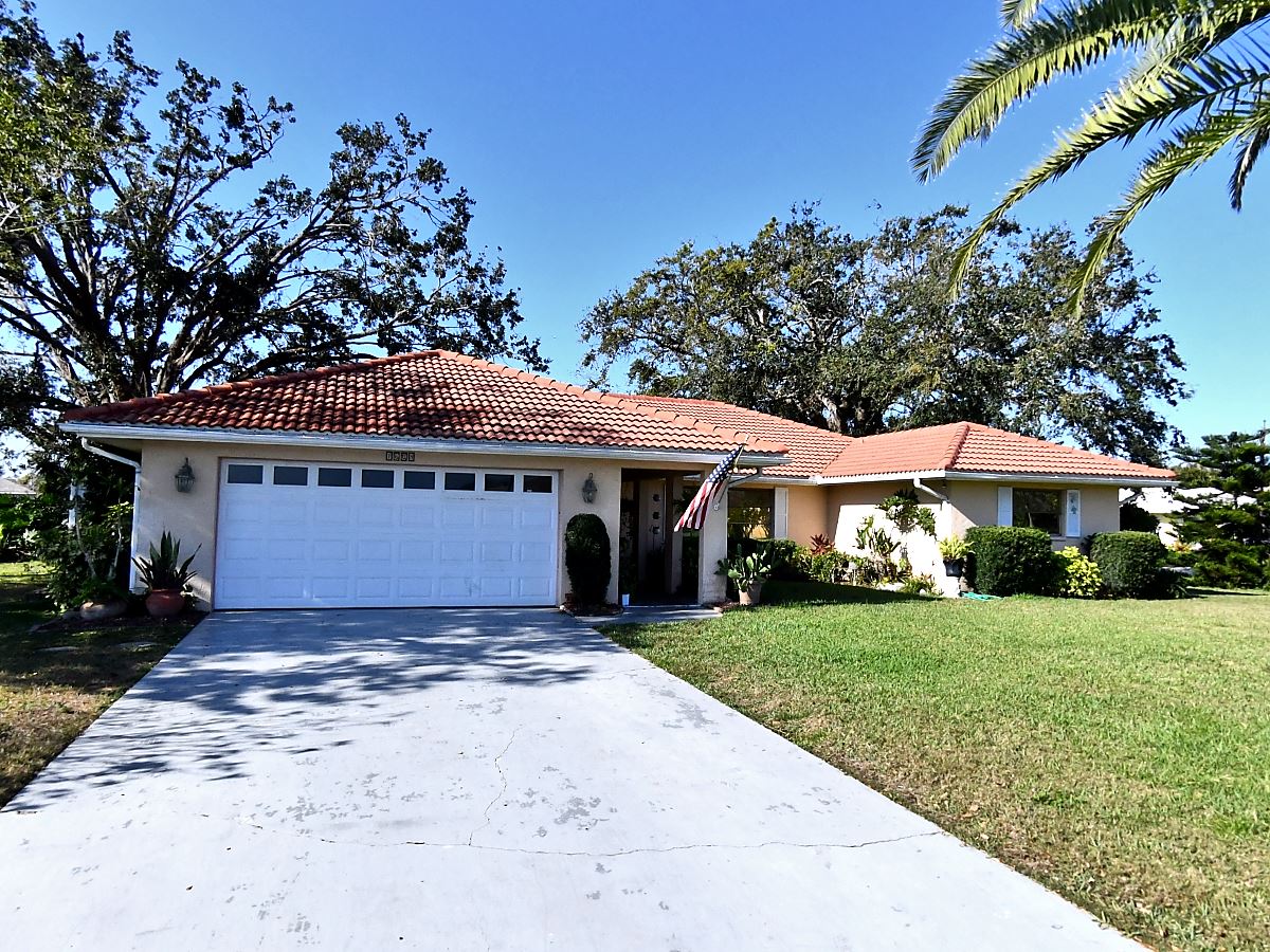 3-bed single family at 1608 BOB O LINK DR, Sarasota County FL — foreclosure auction